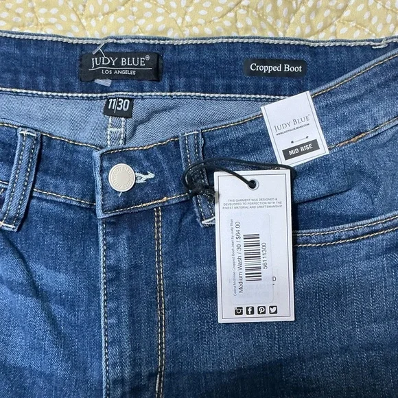 NWT Judy BlueMedium Wash Mid Rise Cropped Boot Jeans Size 11/30